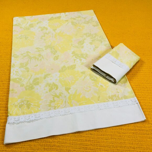 Vintage 70s TRUPREST Green Blush Pink Floral Pillowcase PAIR: White Lace Trim - Picture 2 of 11